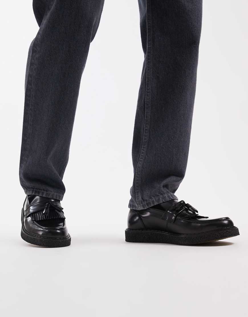 Fred Perry x George Cox - Loafer aus Leder in Schwarz mit Quaste von Fred Perry