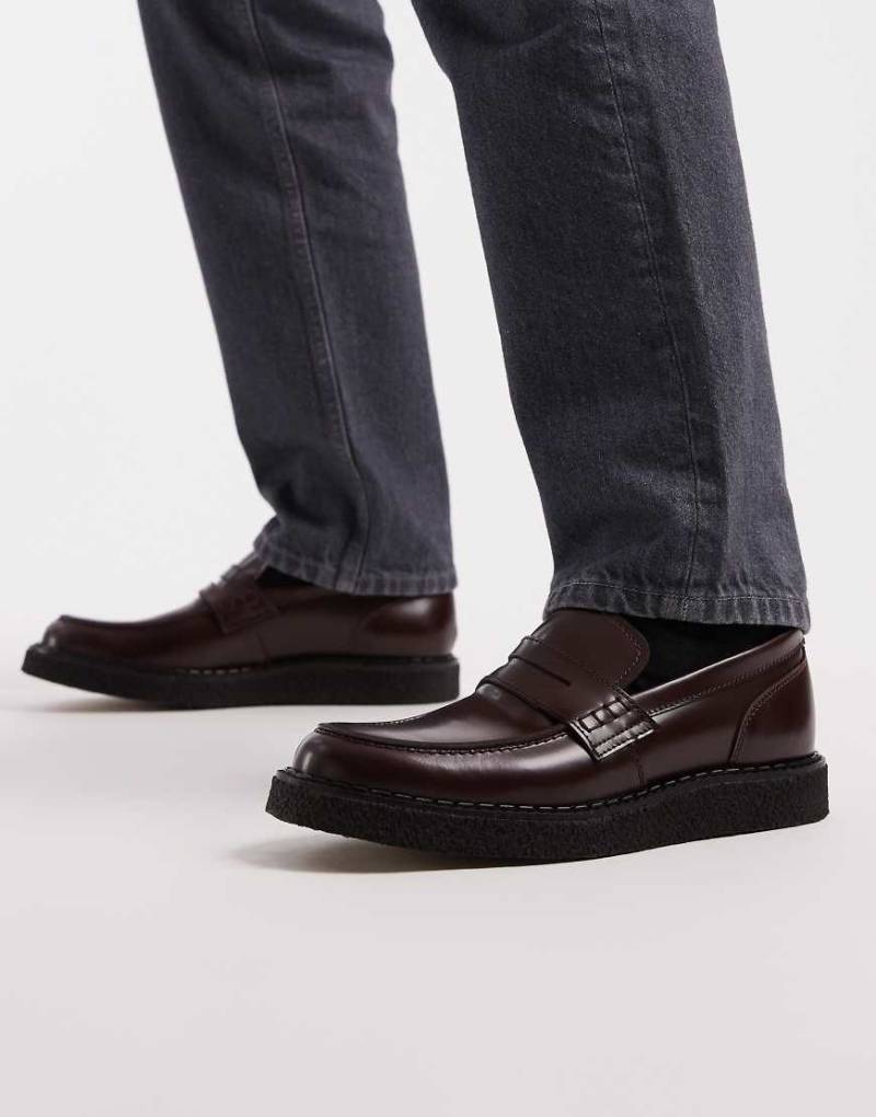 Fred Perry x George Cox - Penny-Loafer aus Leder in Burgunderrot von Fred Perry