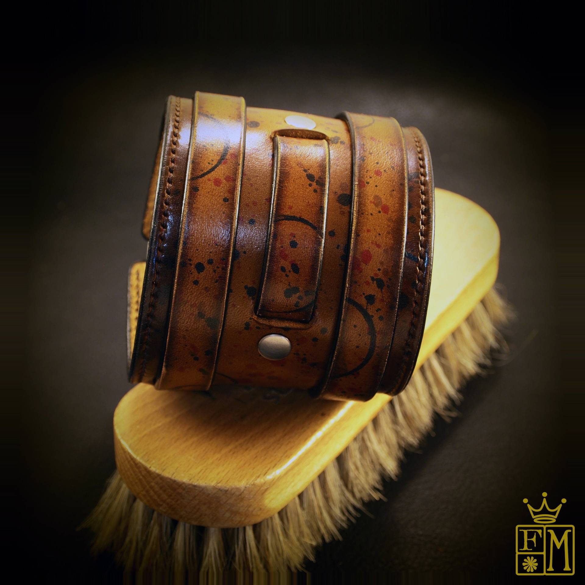 Handgefertigtes Lederarmband Aus Braunem Pflanzlich Gegerbtem Leder Handgefertigtes Lederarmband Aus Braunem Pflanzlich Gegerbtem Leder von FreddieMataraLeather
