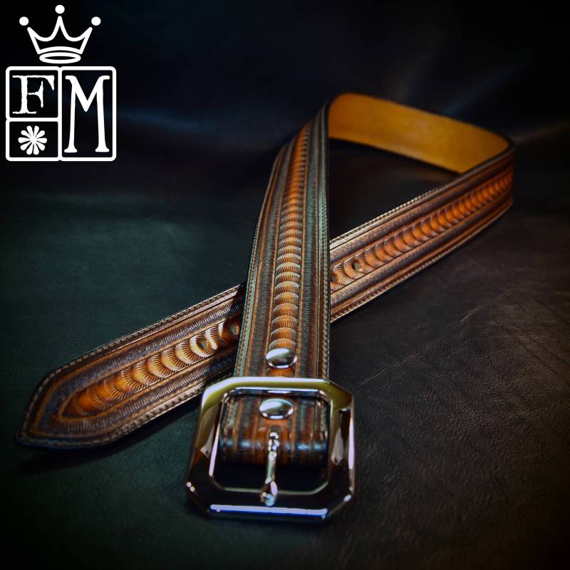 Sunburst Ledergürtel Hand Punziert Brauner Gürtel Sunburst Ledergürtel Hand Punziert Brauner Gürtel von FreddieMataraLeather
