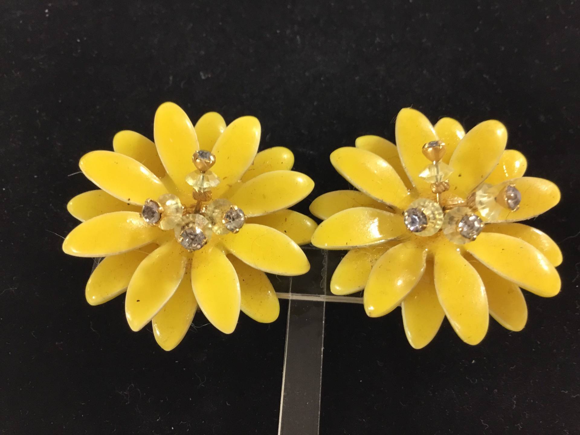 Vendome Vintage Seltene Emaille Strass Ohrclips Floral Signiert Gold Plättchen Vendome Vintage Seltene Emaille Strass Ohrclips Floral Signiert Gold Plättchen von Freddyfinds