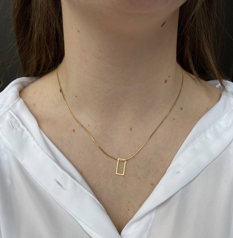 Wunderschöne, Edle Goldene Edelstahl Kette Mit Rechteckigem Anhänger - Hauke | Kostenloser Versand Wunderschöne, Edle Goldene Edelstahl Kette Mit Rechteckigem Anhänger - Hauke | Kostenloser Versand von FreddysLaedchen