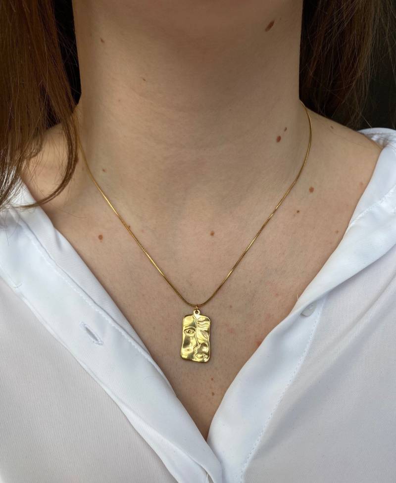 Wunderschöne Goldene Edelstahl Kette Mit Goldenem Gesicht-Anhänger - Gerhard | Kostenloser Versand von FreddysLaedchen