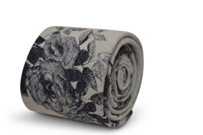 Hellblaue Baumwollkrawatte Mit Marineblauem Floralem Schablonendruck Design Von Friedrich Thomas Ft3535 von FrederickThomas