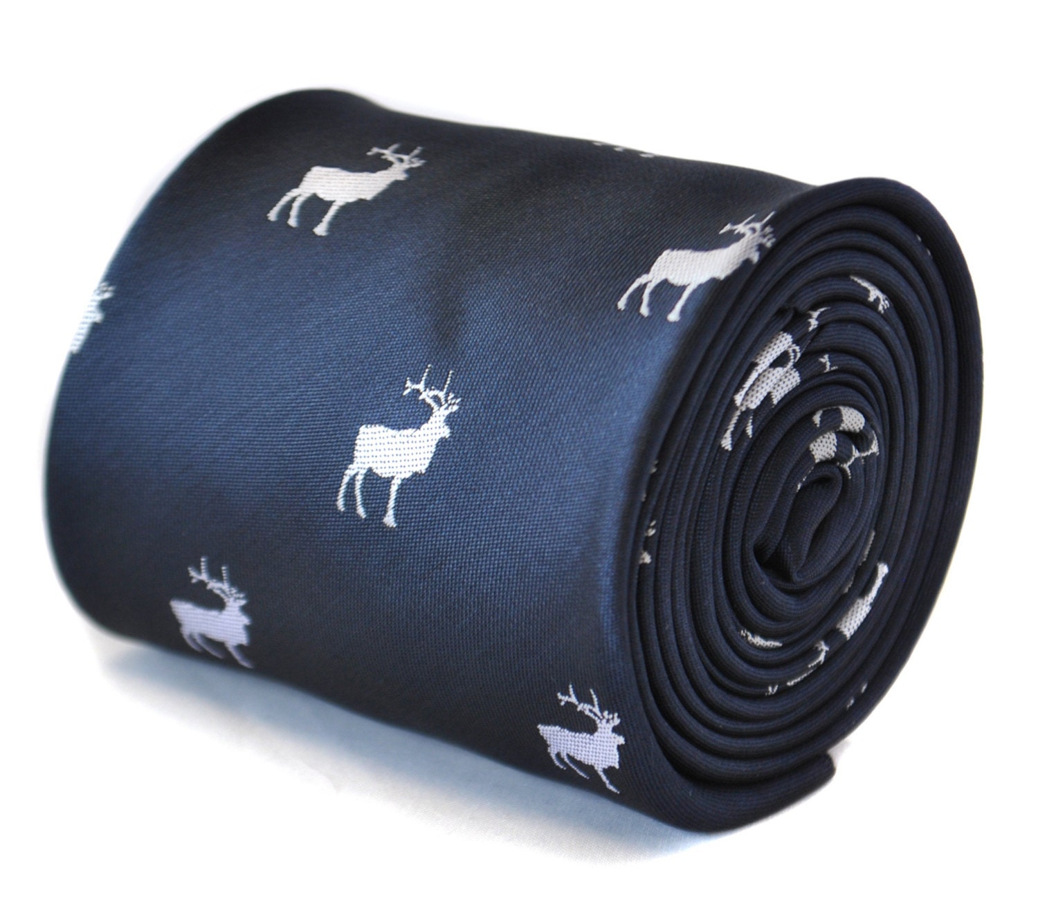 Navyblaue Krawatte Mit Hirschgesticktes Design Signatur Blumenmuster Auf Der Rückseite Von Friedrich Thomas Ft2099 Jagdsaison Navyblaue Krawatte Mit Hirschgesticktes Design Signatur Blumenmuster Auf Der Rückseite Von Friedrich Thomas Ft2099 Jagdsaison von FrederickThomas