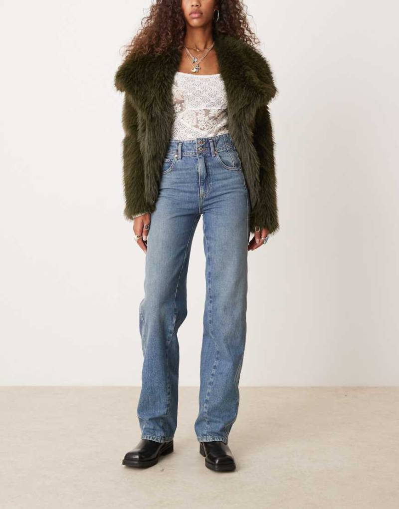 Free People - Aster - Jeans in Schwarmblau mit geradem Schnitt von Free People
