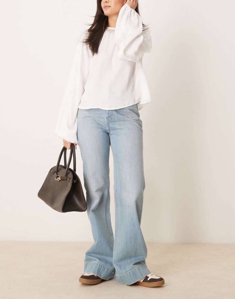 Free People - Cerine - Locker geschnittene Bootcut-Jeans in Hellblau von Free People