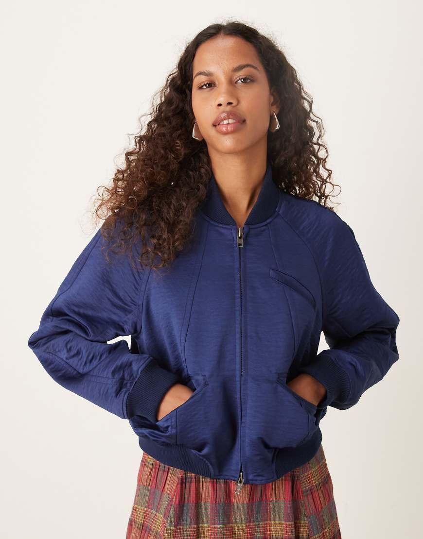 Free People - Ellie - Bomberjacke aus Satin in Cosmic Club-Blau von Free People