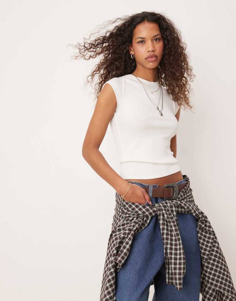 Free People - Ever Had - Knapp geschnittenes T-Shirt in Elfenbeinweiß von Free People