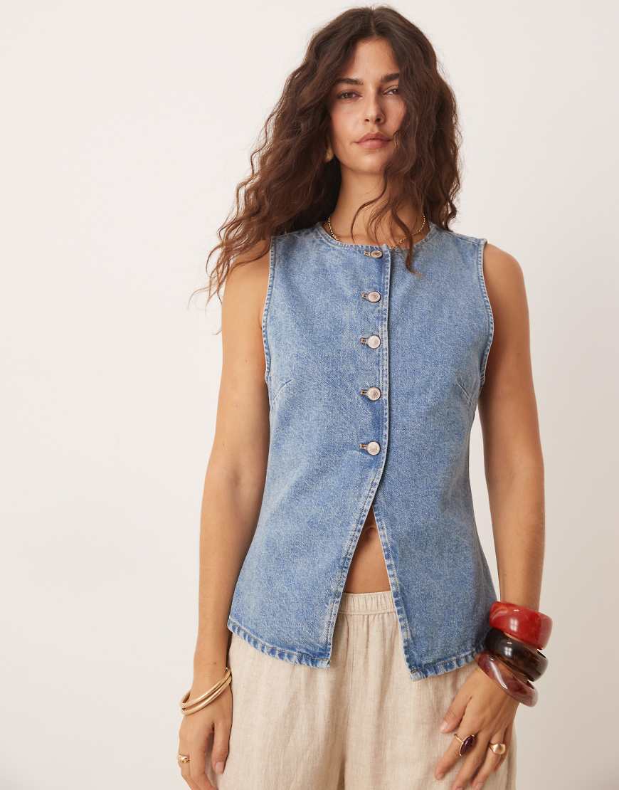 Free People - Jeans-Oberteil in Blau mit Knopfdetail Free People - Jeans-Oberteil in Blau mit Knopfdetail von Free People