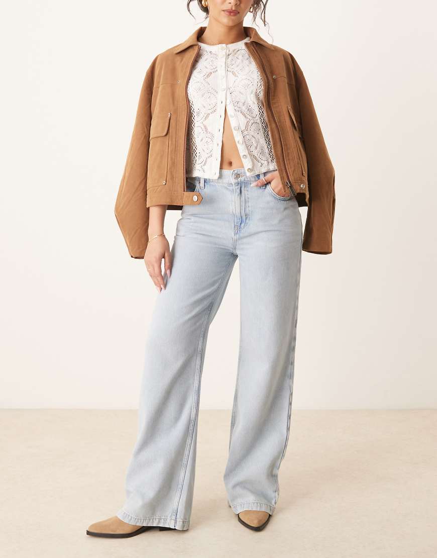Free People - Jeans mit geradem Schnitt, weitem Bein und Bleach-Waschung-Blau Free People - Jeans mit geradem Schnitt, weitem Bein und Bleach-Waschung-Blau von Free People