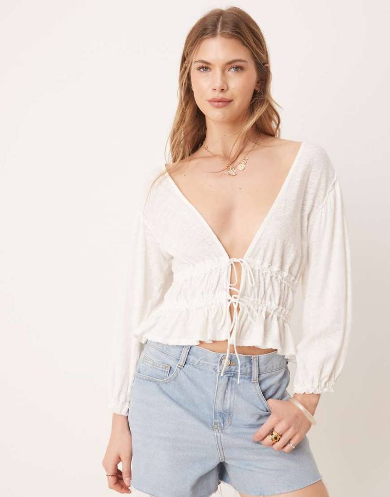 Free People - Jersey-Bluse in Elfenbein mit Bindedetails vorn-Weiß von Free People