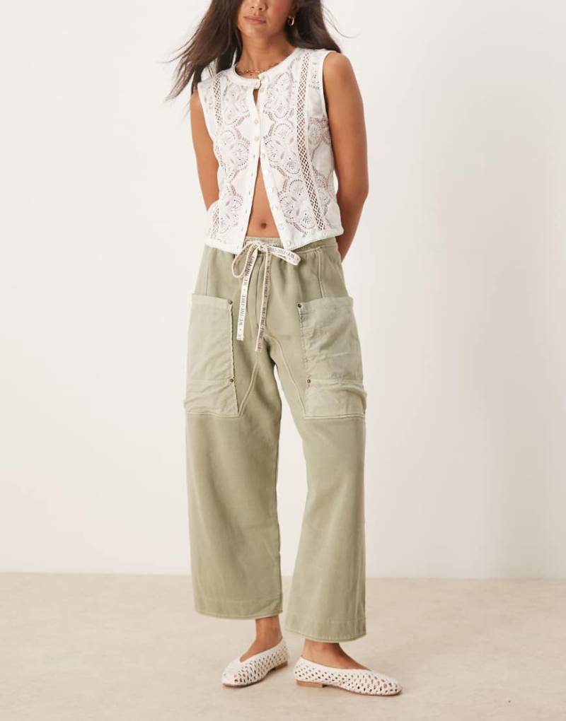 Free People - Jet Set - Strickhose zum Hineinschlüpfen in Ölgrün von Free People