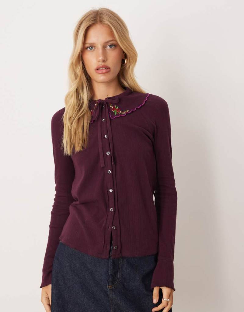 Free People - Juniper - Langärmliges Oberteil in Vintage Grape mit Knopfleiste-Rot von Free People