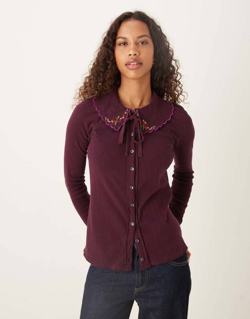 Free People - Juniper - Langärmliges Oberteil in Vintage Grape mit Knopfleiste-Rot von Free People