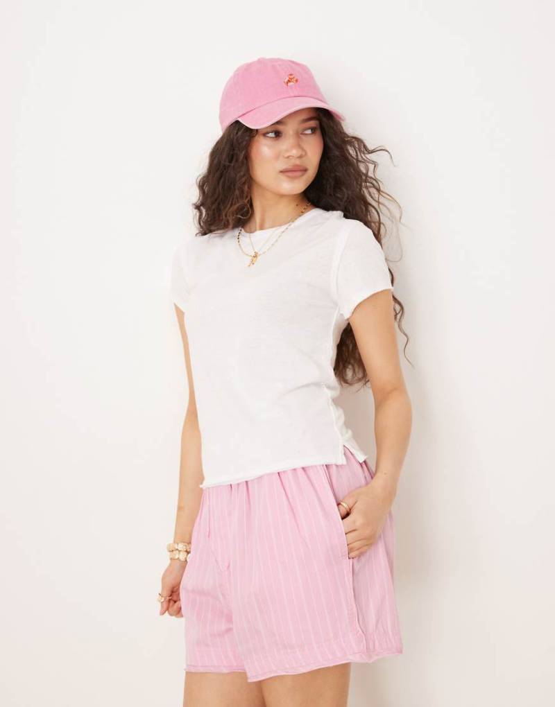 Free People - Knapp geschnittenes T-Shirt in Elfenbeinweiß mit Rundhalsausschnitt von Free People