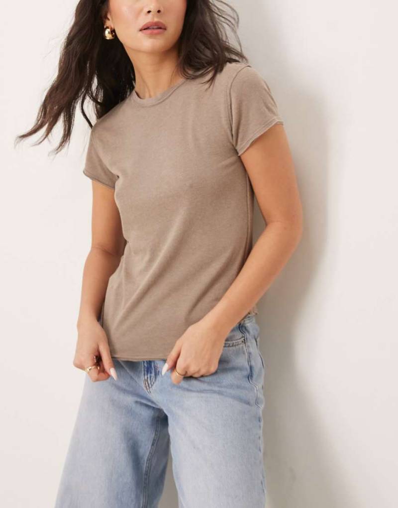 Free People - Knapp geschnittenes T-Shirt in der Farbe Caiman mit Rundhalsausschnitt-Grün von Free People