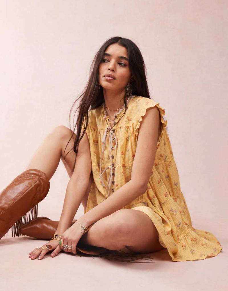 Free People - Kurzes Hängerkleid in Gelb mit Blümchenmuster in Orange von Free People