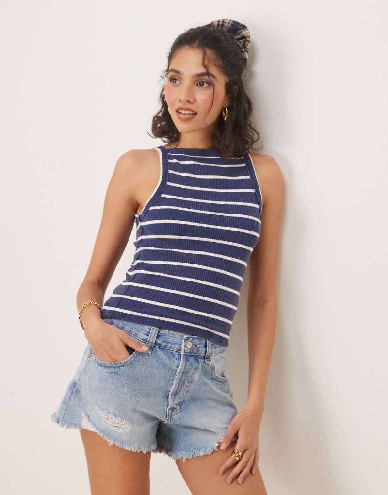 Free People - Mia - Gestreiftes, geripptes Tanktop in Marineblau von Free People