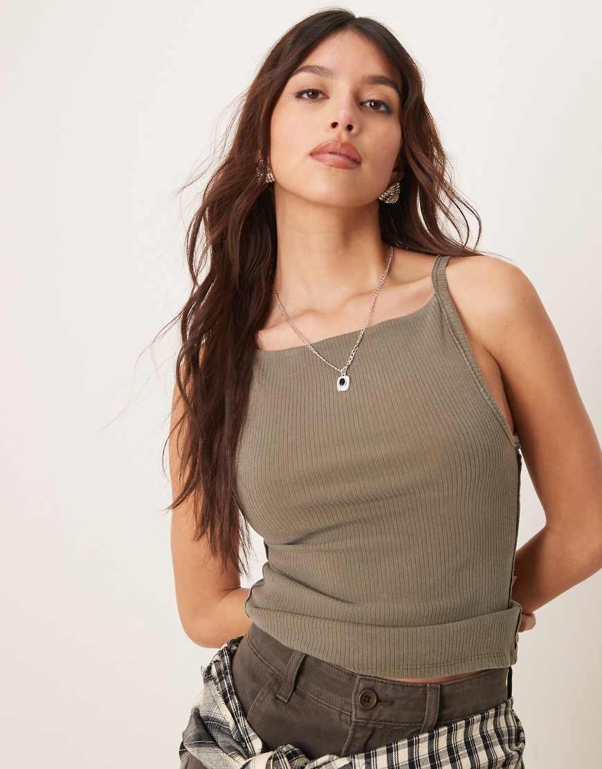Free People - Mia - Tanktop in der Farbe Caiman mit geradem Ausschnitt-Grün Free People - Mia - Tanktop in der Farbe Caiman mit geradem Ausschnitt-Grün von Free People