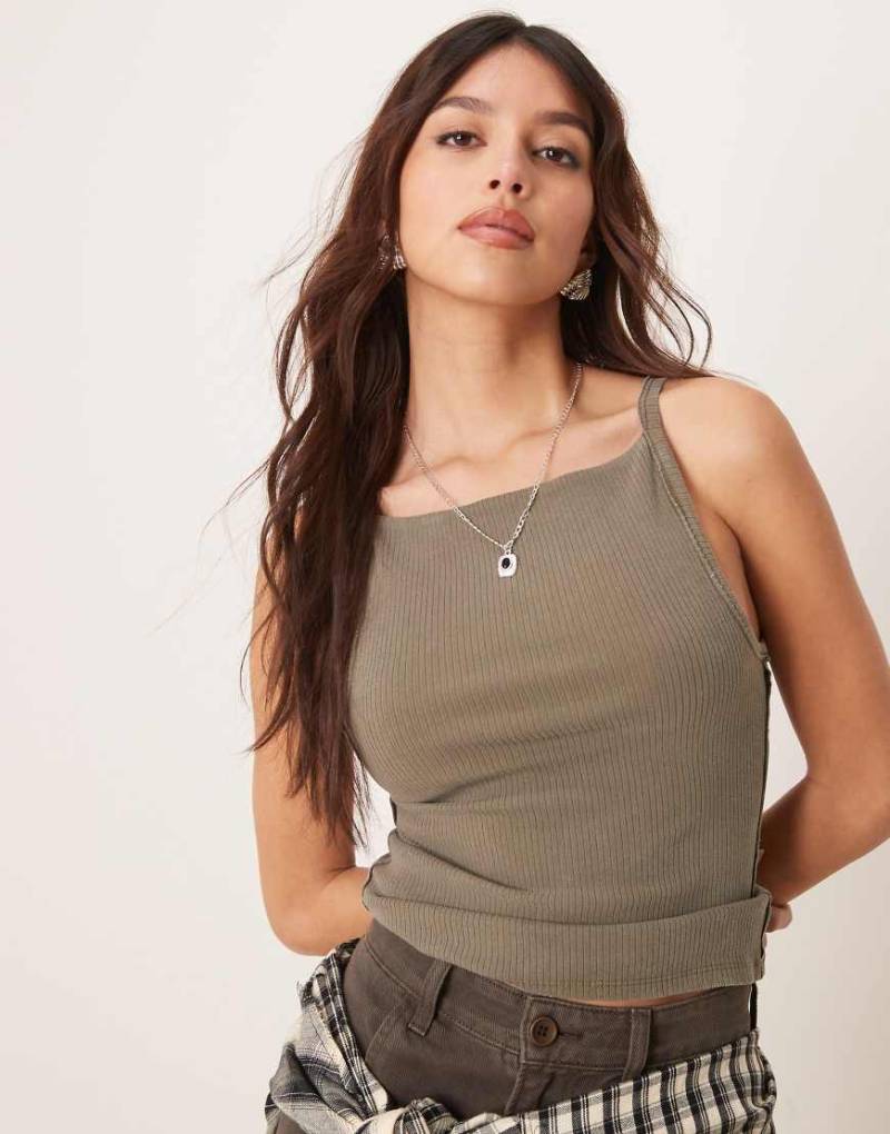 Free People - Mia - Tanktop in der Farbe Caiman mit geradem Ausschnitt-Grün von Free People