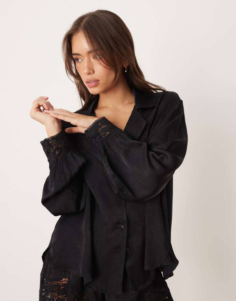 Free People - Midnight Muse - Pyjama-Hemd aus Satin in Schwarz, Kombiteil von Free People