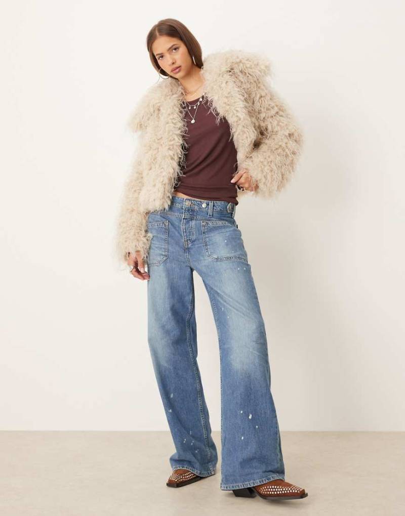 Free People - Moonlight - Kunstpelzjacke in der Farbe Tea-Neutral von Free People