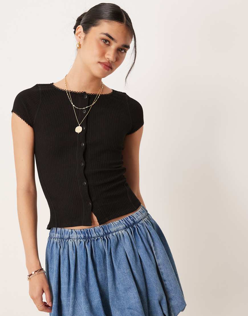Free People - Most Wanted - Durchgeknöpftes T-Shirt in Schwarz Free People - Most Wanted - Durchgeknöpftes T-Shirt in Schwarz von Free People