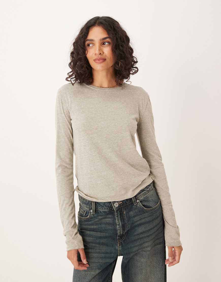 Free People - Nova - Langärmliges T-Shirt in der Farbe Kaiman-Neutral von Free People