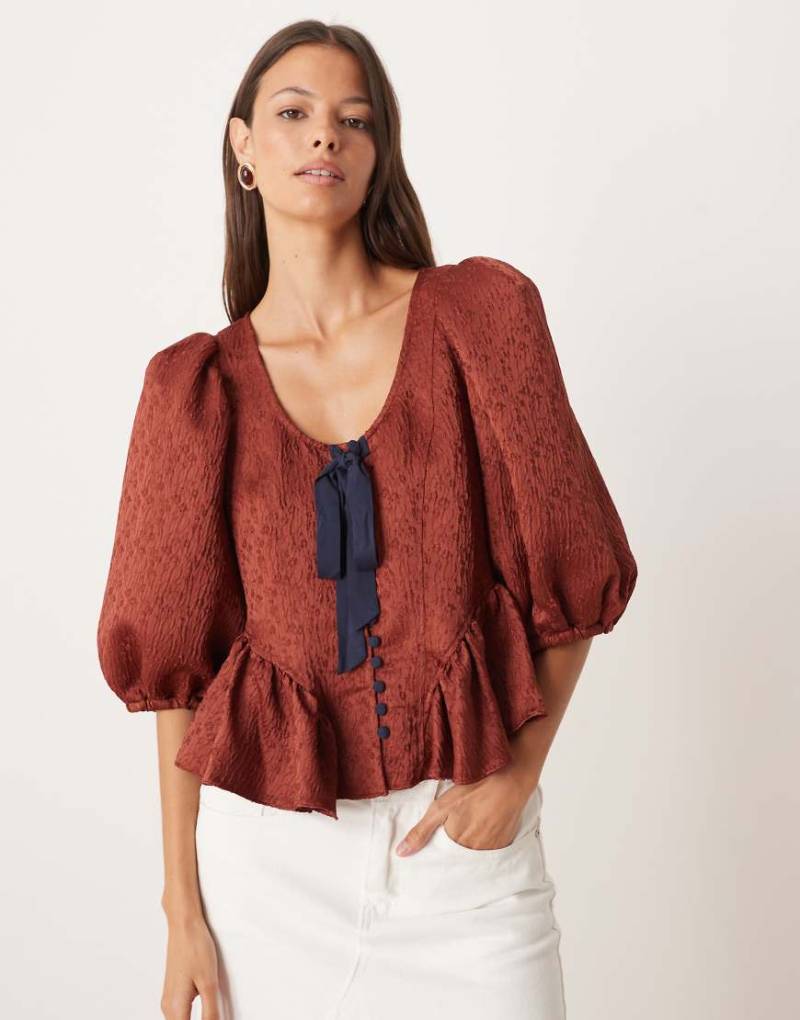 Free People - Pamela - Oberteil in Spiced-Rum-Rot mit Schleife-Schwarz von Free People