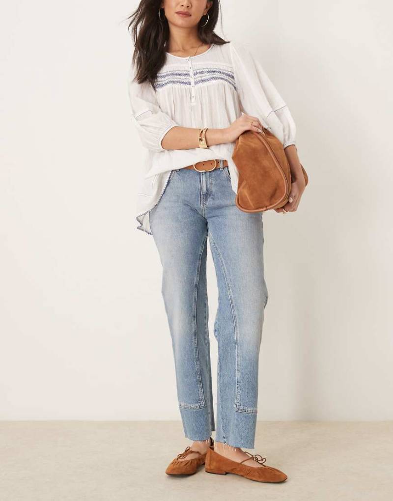 Free People - Risk Taker - Mittelhohe Jeans in verwaschenem Mittelblau mit geradem Bein von Free People
