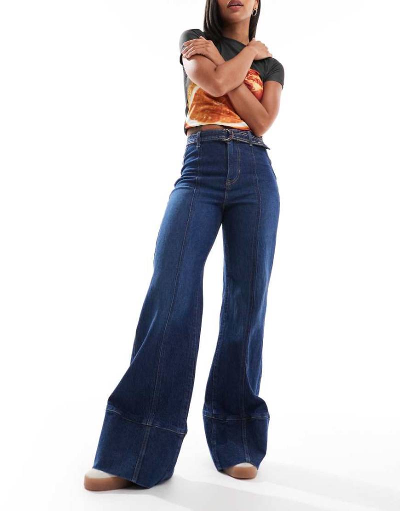 Free People - Ryla - A-Linien-Jeans in Dreamscape Blue mit hoher Taille-Blau von Free People