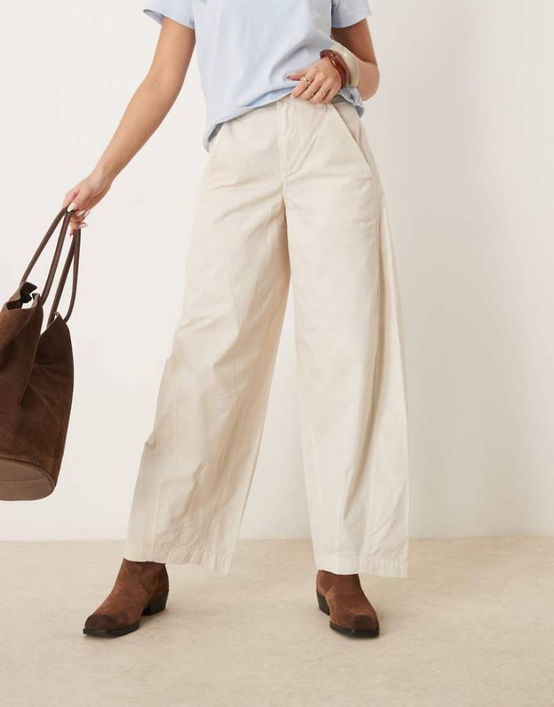 Free People - Rylee - Locker geschnittene Chinohose in französischem Eichenweiß von Free People