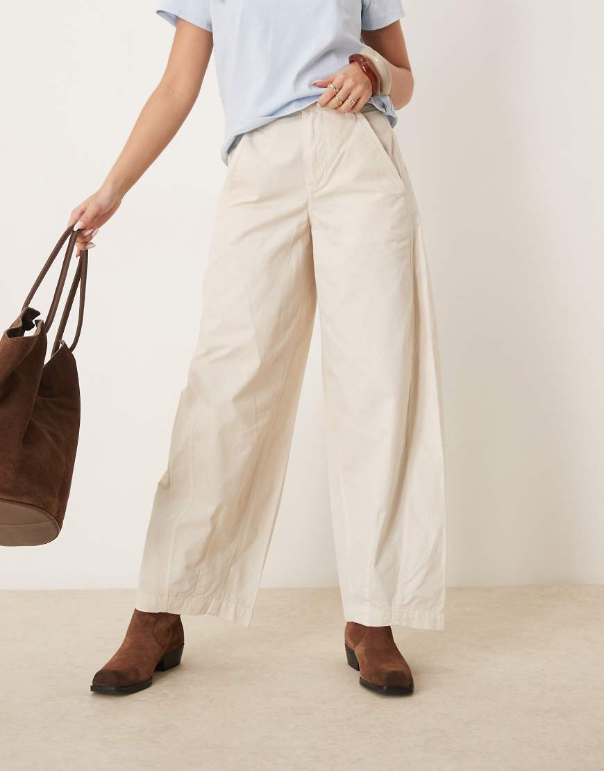 Free People - Rylee - Locker geschnittene Chinohose in französischem Eichenweiß von Free People