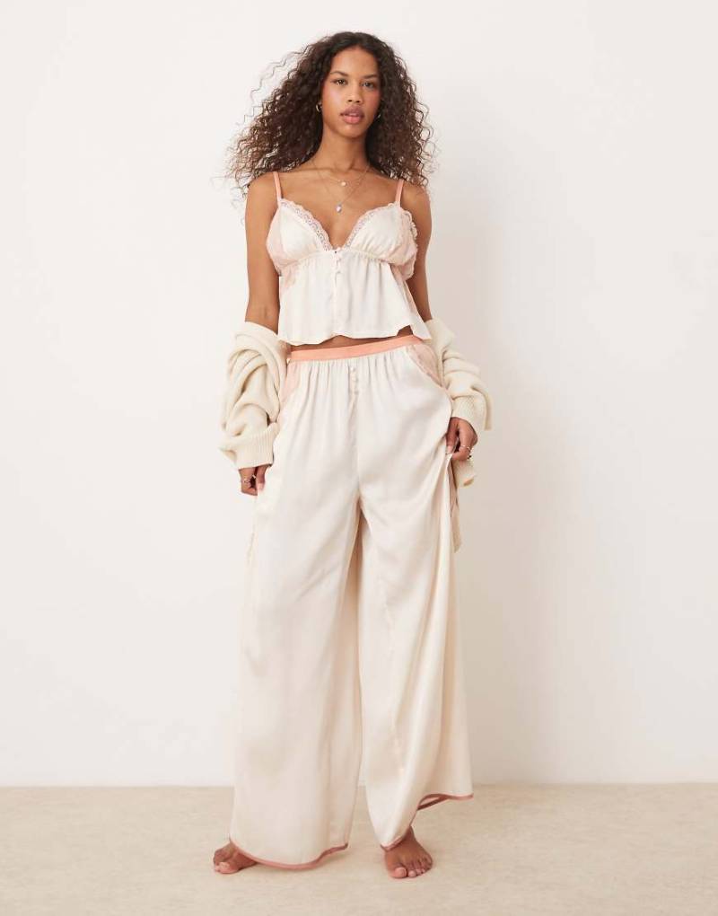 Free People - Seidiges Pyjama-Set in Elfenbeinweiß mit Spitzeneinsatz von Free People