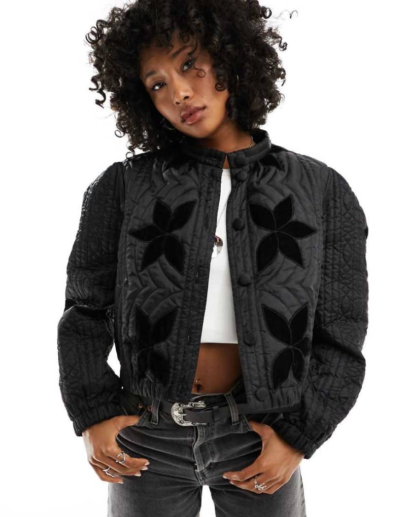 Free People - Steppjacke in Schwarz mit Intarsien aus Samt von Free People