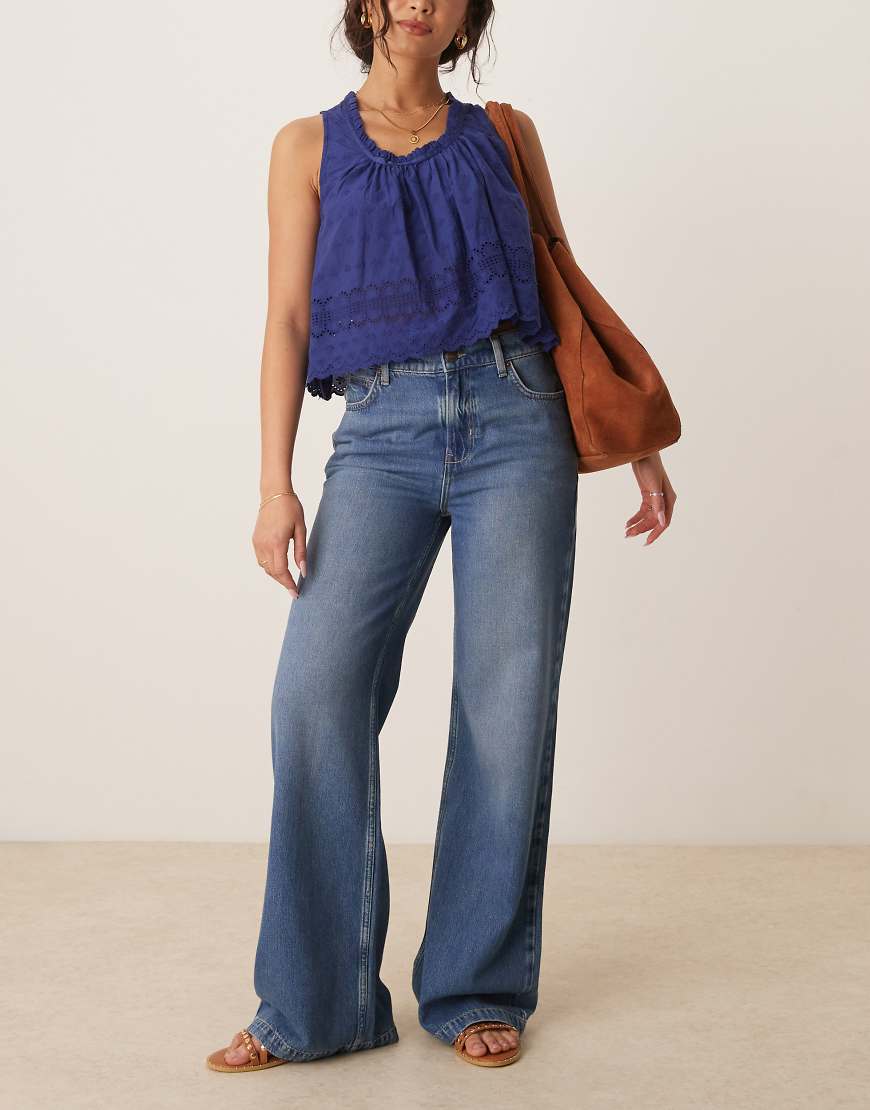 Free People - Stride - Jeans in mittelblauer Waschung mit geradem Schnitt und weitem Bein von Free People