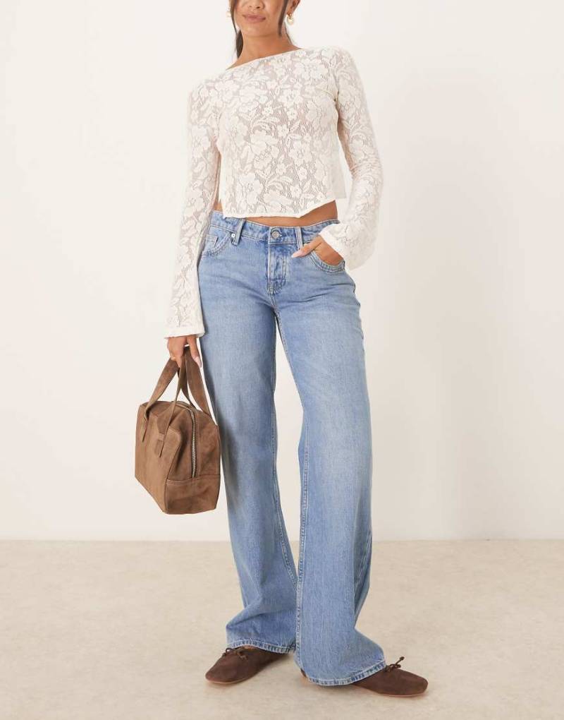 Free People - Tennessee - Boyfriend-Jeans in hellblauer Waschung mit niedrigem Bund von Free People