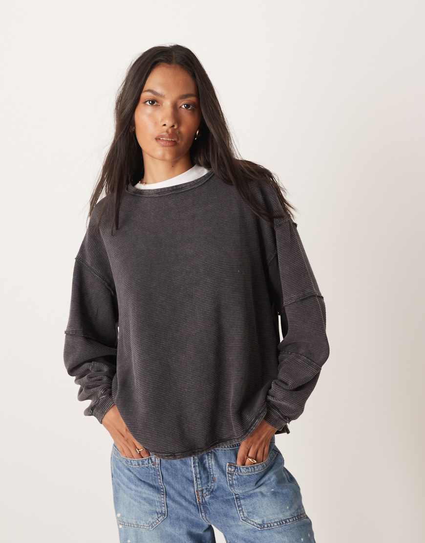 Free People - Total Eclipse - Langärmliges Sweatshirt in verwaschenem Schwarz Free People - Total Eclipse - Langärmliges Sweatshirt in verwaschenem Schwarz von Free People