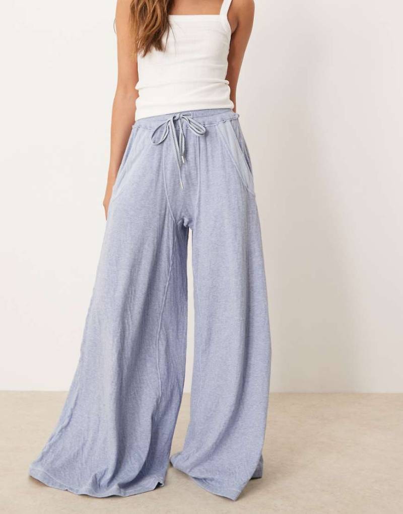 Free People - Wait A Minute - Lounge-Hose in Marine-Heidegrau mit weitem Bein-Marineblau von Free People