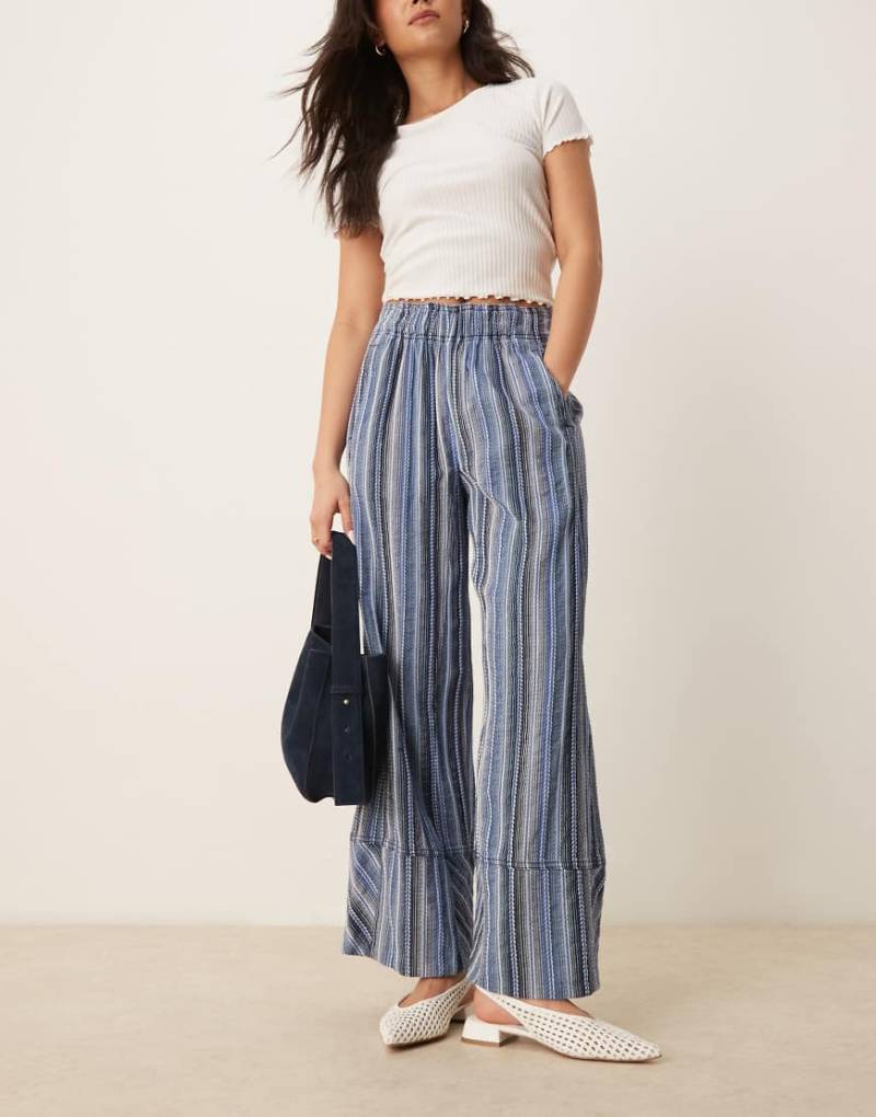 Free People - Weit geschnittene Hose in Indigoblau gestreift-Marineblau von Free People