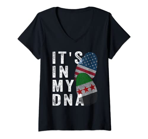 Damen Syrien, kostenlose Syrien-Flagge, USA-Flagge, It's in my DNA. T-Shirt mit V-Ausschnitt Damen Syrien, kostenlose Syrien-Flagge, USA-Flagge, It's in my DNA. T-Shirt mit V-Ausschnitt von Free syria,syria & USA - It's in my DNA.