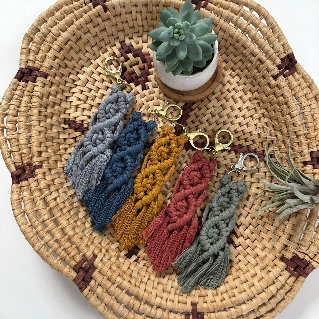 Handgemachter Makramee Schlüsselanhänger Handgemachter Makramee Schlüsselanhänger von FreeSpiritFibersAZ