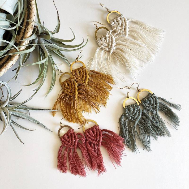 Makramee Bögen Ohrringe Makramee Bögen Ohrringe von FreeSpiritFibersAZ