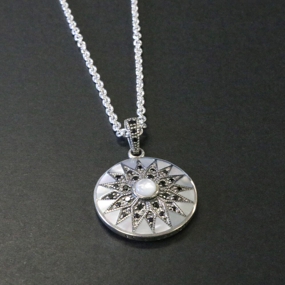 Reversible Sterling Silber Medaille Anhänger Mit Perlmutt-Perle & Schwarz Zirkonia | Handgefertigt in Tokio Reversible Sterling Silber Medaille Anhänger Mit Perlmutt-Perle & Schwarz Zirkonia | Handgefertigt in Tokio von FreeStyleTokyo
