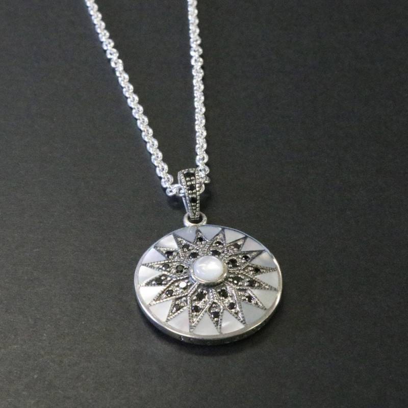Reversible Sterling Silber Medaille Anhänger Mit Perlmutt-Perle & Schwarz Zirkonia | Handgefertigt in Tokio Reversible Sterling Silber Medaille Anhänger Mit Perlmutt-Perle & Schwarz Zirkonia | Handgefertigt in Tokio von FreeStyleTokyo