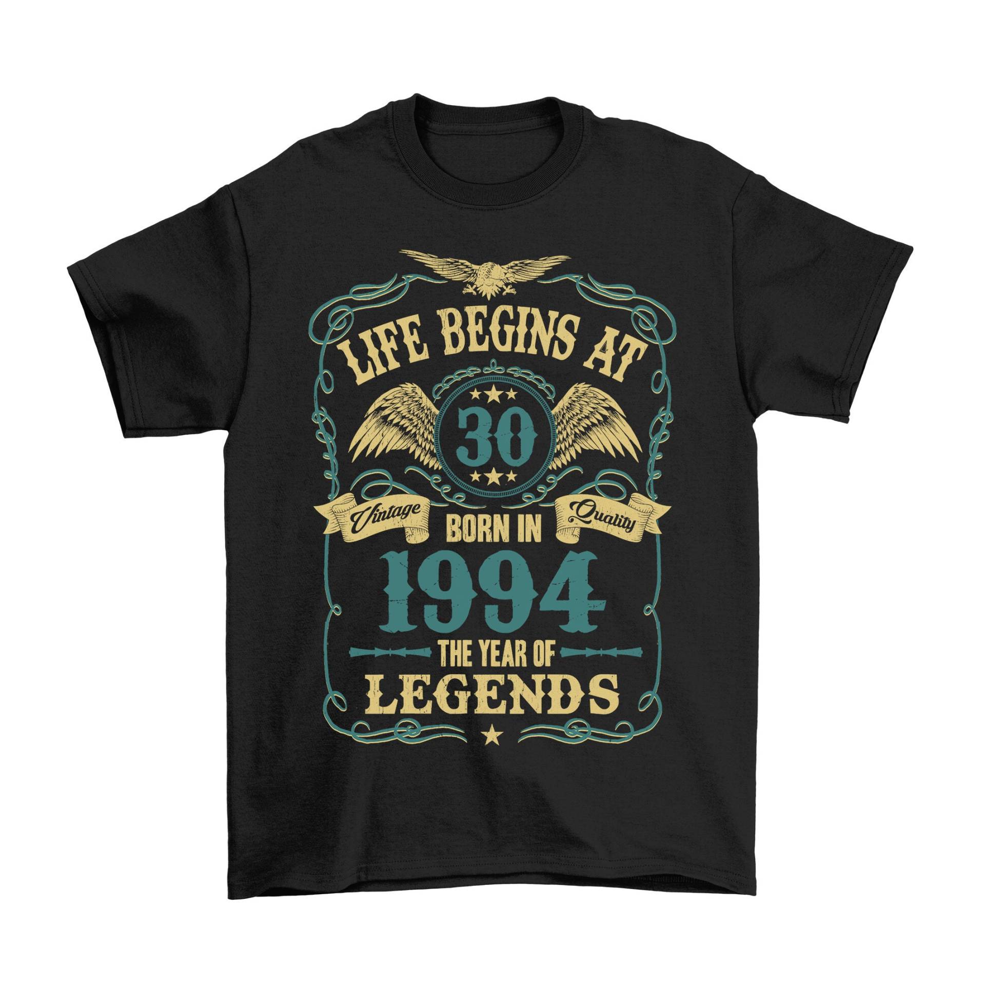 Life Begins At 30 Geboren 1994, Männer T-Shirt Zum 30. Geburtstag, Aus Bio-Baumwolle von FreeWillOccasions