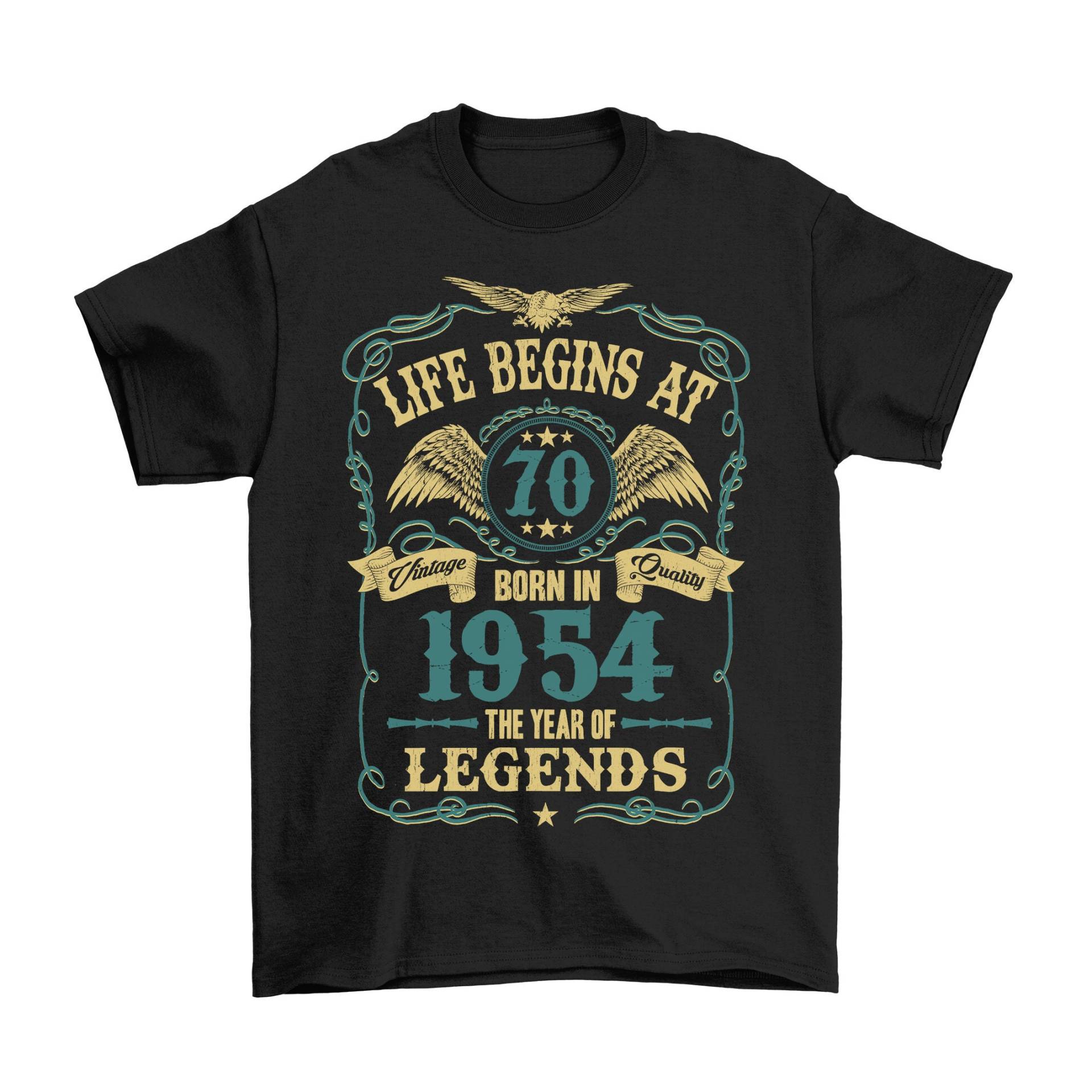 Life Begins At 70 Born in 1954, Männer T-Shirt Zum 70. Geburtstag, Aus Bio-Baumwolle von FreeWillOccasions