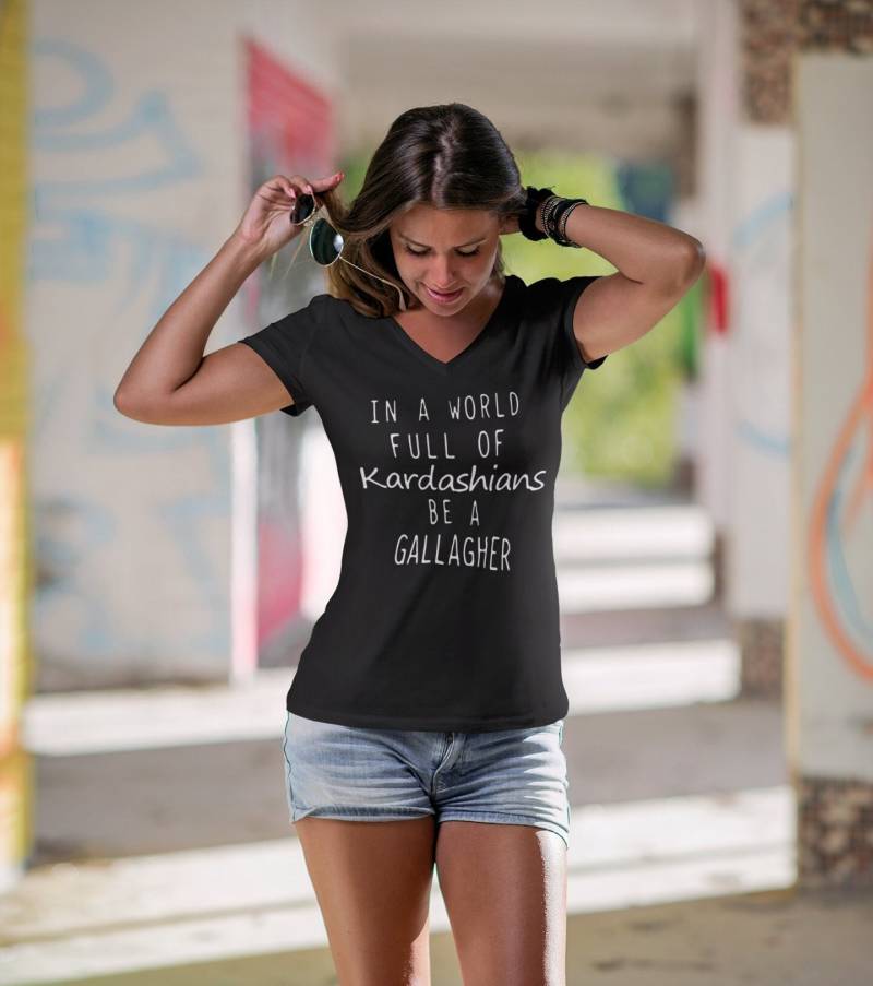 In Einer Welt Voller Kardashians Be A Gallagher Frauen T-Shirt von FreedomTeesUSA