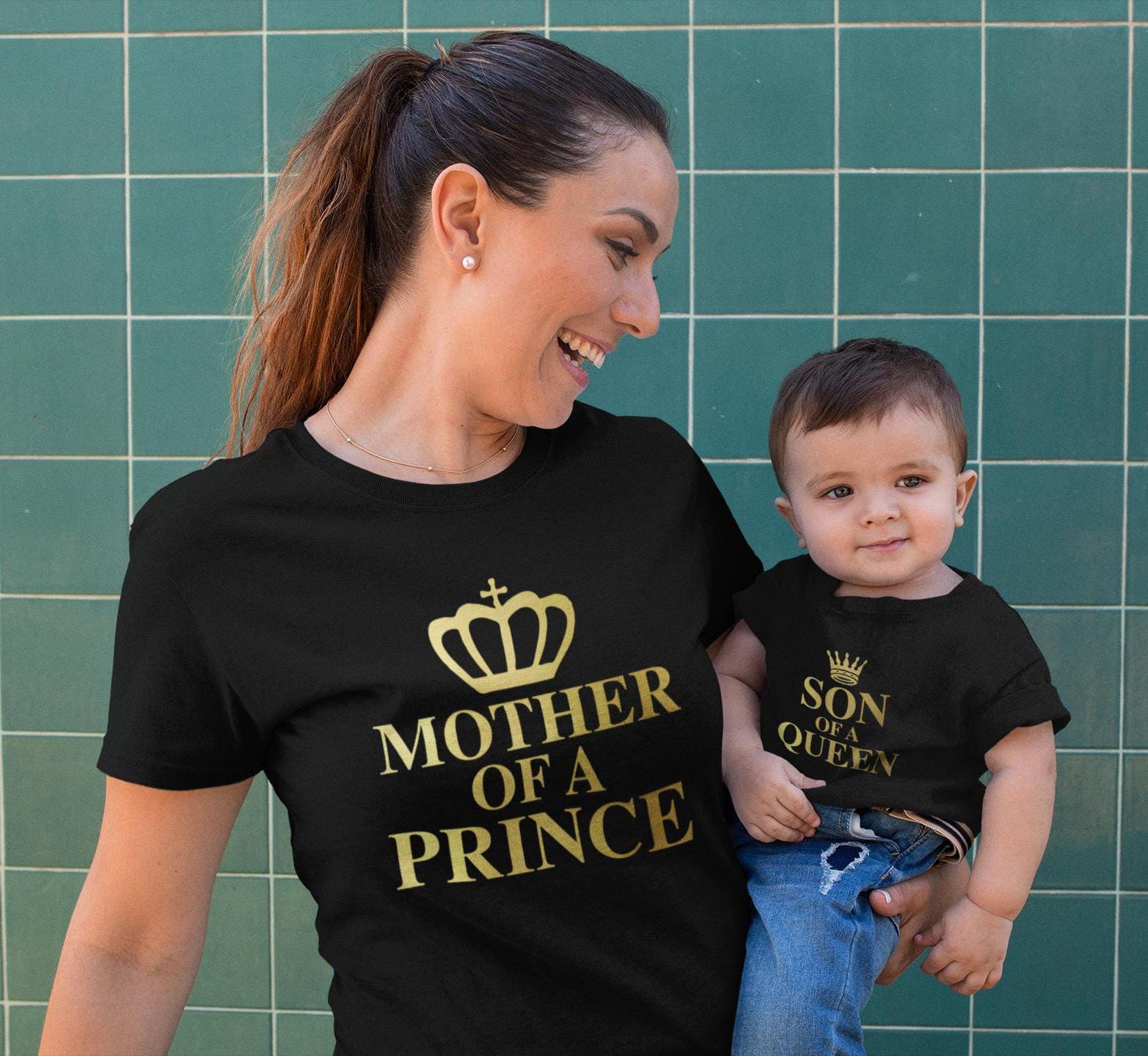 Mutter Eines Prinzen Sohn Einer Königin Passende Und T-Shirts Geschenk Muttertagsgeschenk Mama Erste Muttertagshemd von FreedomTeesUSA